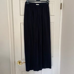 Trendy pleated trousers